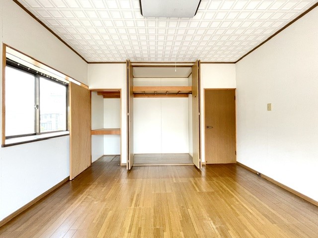 【2F洋室】収納付きで広く使える洋室です♪
