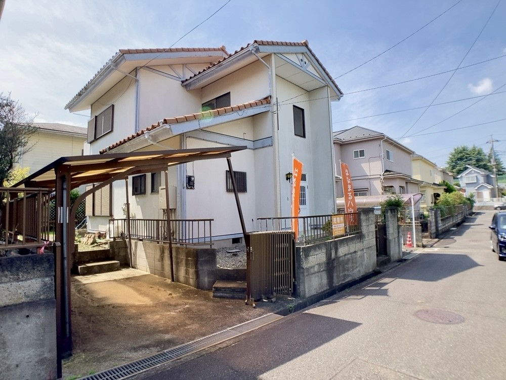 両隣との距離も適度で、窮屈さを感じにくい配置が魅力