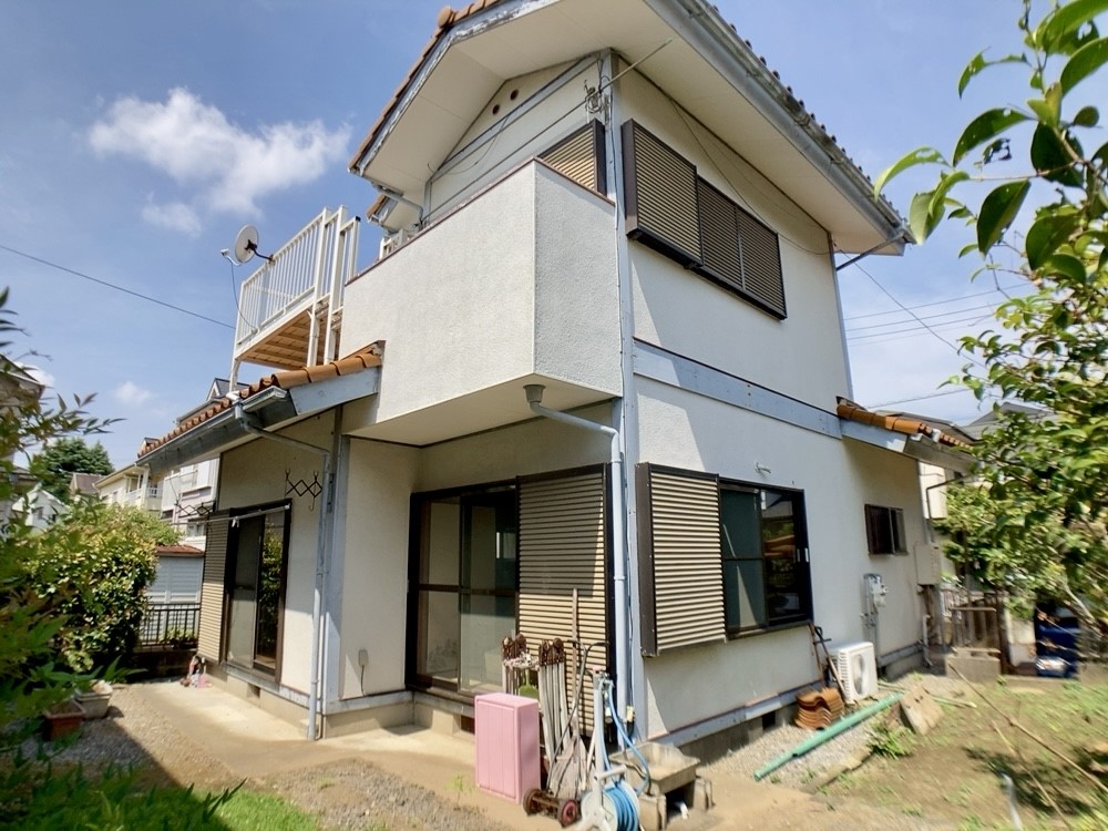 落ち着いた住宅街の一角に位置し、静かな暮らしを求める方におすすめです