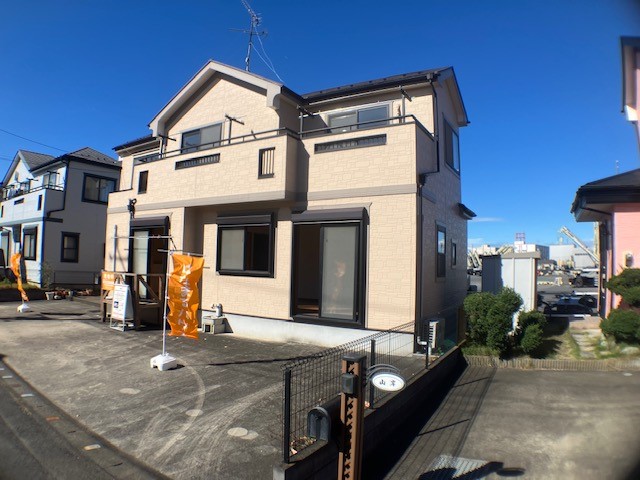 両隣との距離も適度で、窮屈さを感じにくい配置が魅力