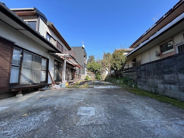 【駐車場】駐車場は拡張工事予定です!※リフォーム前の写真です※2026年4月撮影