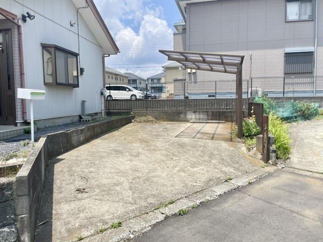 【駐車場】駐車場は並列2台可能です♪