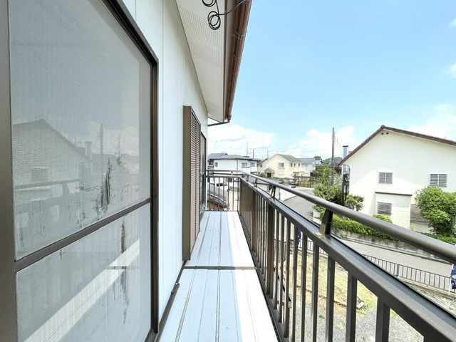 【バルコニー】広々と利用できるバルコニーもあります♪