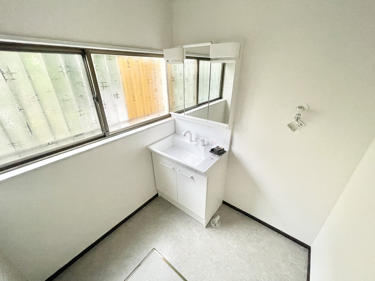 ◆洗面脱衣室|毎日使う洗面スペースや浴室は、モノがあふれてごちゃついていまいがち。スペースに収納すればスッキリ整います。心地よい空間で身支度したら、素敵な一日がはじまります。