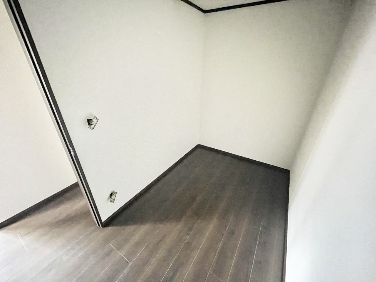 ◆2階納戸|荷物がたくさんあっても収納出来ます!コンセントもあるので、趣味部屋としてもオススメです!