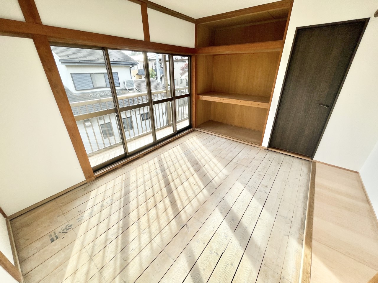 ◆2階和室|押し入れ付きの和室は、布団や季節物、日用品の収納に便利で、お部屋をスッキリ保てます。