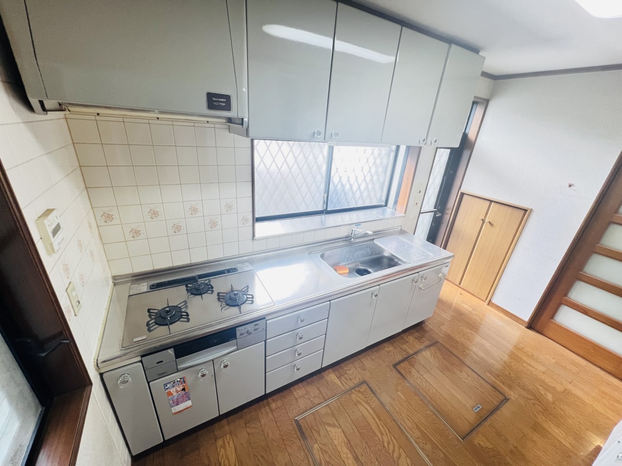 ◆キッチン|ご夫婦やお子様と並んでお料理をしても余裕のある、広々としたキッチンです。