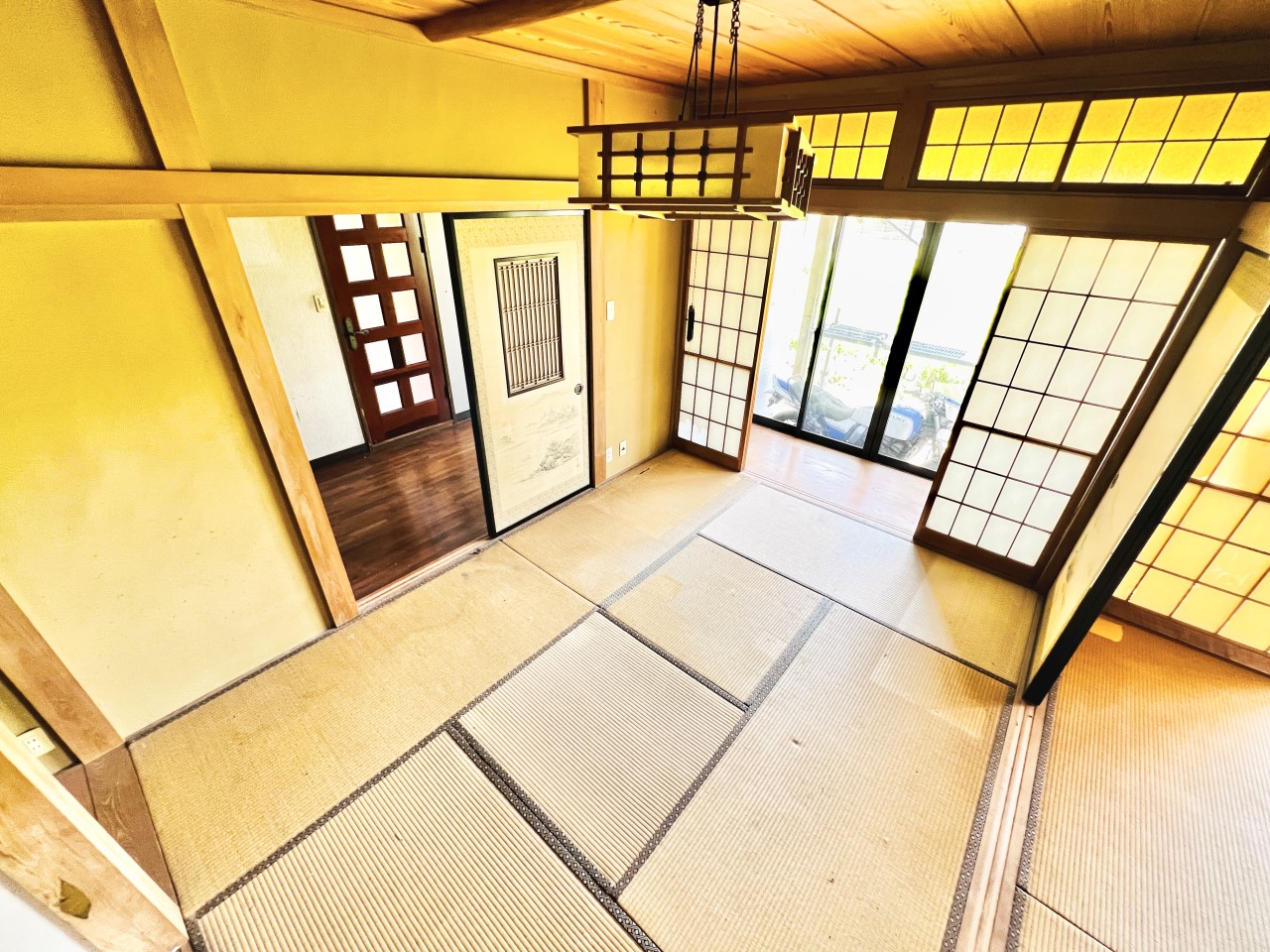 ◆1階和室|押し入れ付きの和室は、布団や季節物、日用品の収納に便利で、お部屋をスッキリ保てます。