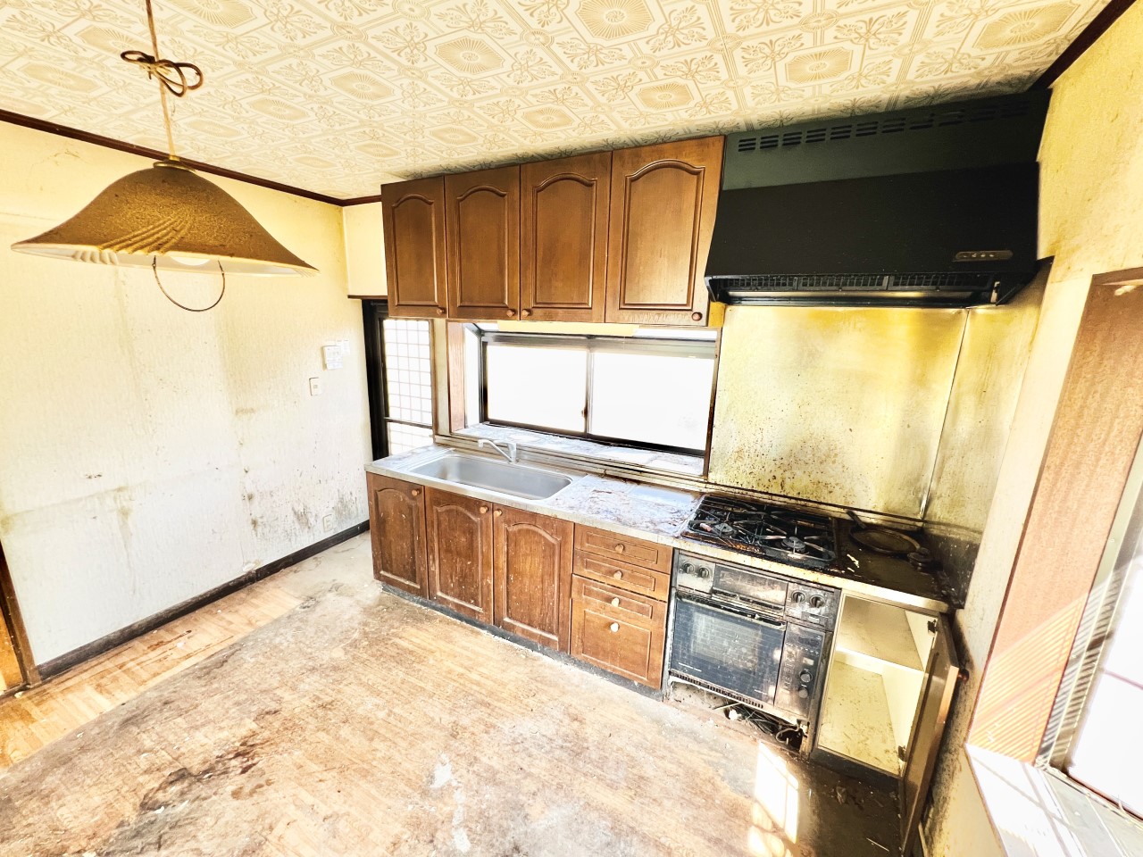 ◆キッチン|ご夫婦やお子様と並んでお料理をしても余裕のある、広々としたキッチンです。