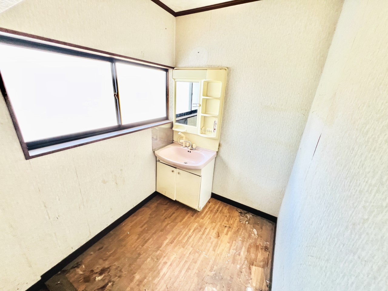 ◆2階洗面脱衣室|忙しい朝の身支度にも便利な洗面化粧台を設置。