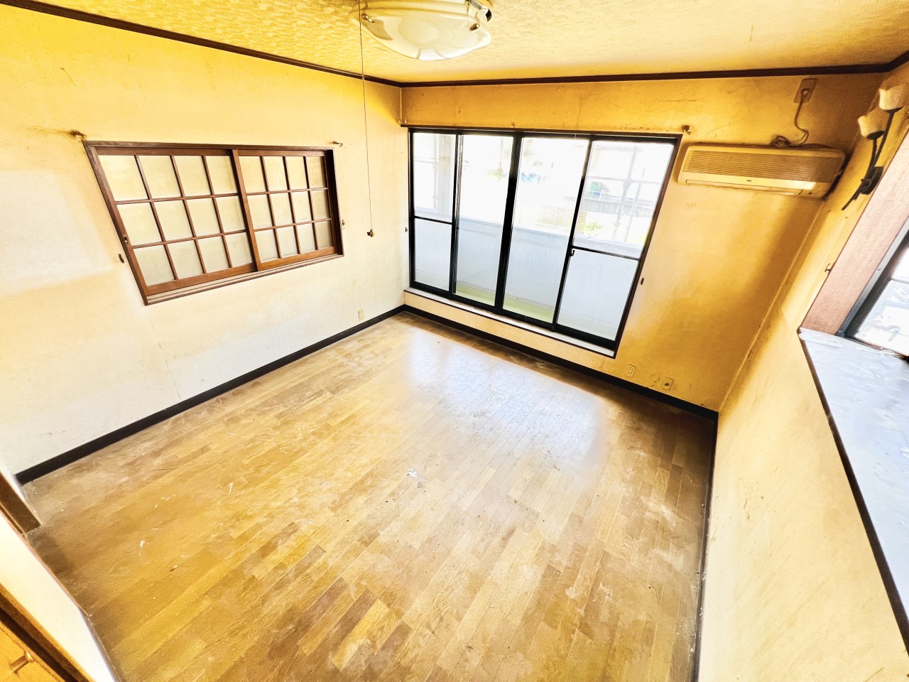 ◆1階洋室|お客様用寝具やクリスマスツリーなどの季節もの、冷暖房器具など使わないものを収納できるスペースとして活用できます。