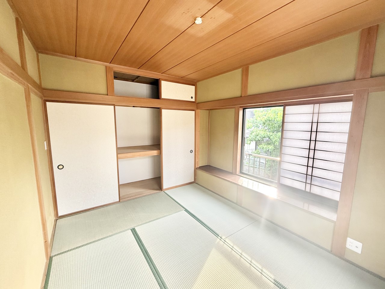 ◆2階和室(リフォーム後)|押し入れ付きの和室は、布団や季節物、日用品の収納に便利で、お部屋をスッキリ保てます。