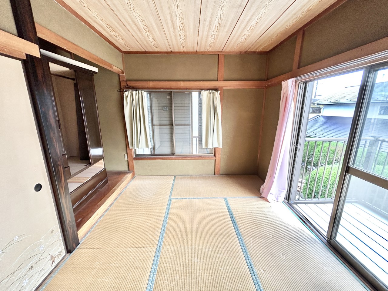 ◆2階和室|押し入れ付きの和室は、布団や季節物、日用品の収納に便利で、お部屋をスッキリ保てます。