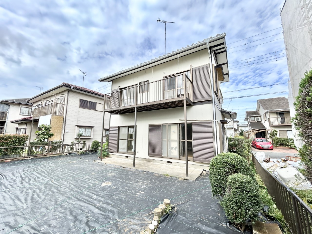 ◆外観|道路側に大きな窓がないため、通行人の目を気にすることがなく、プライバシーが保護されます。