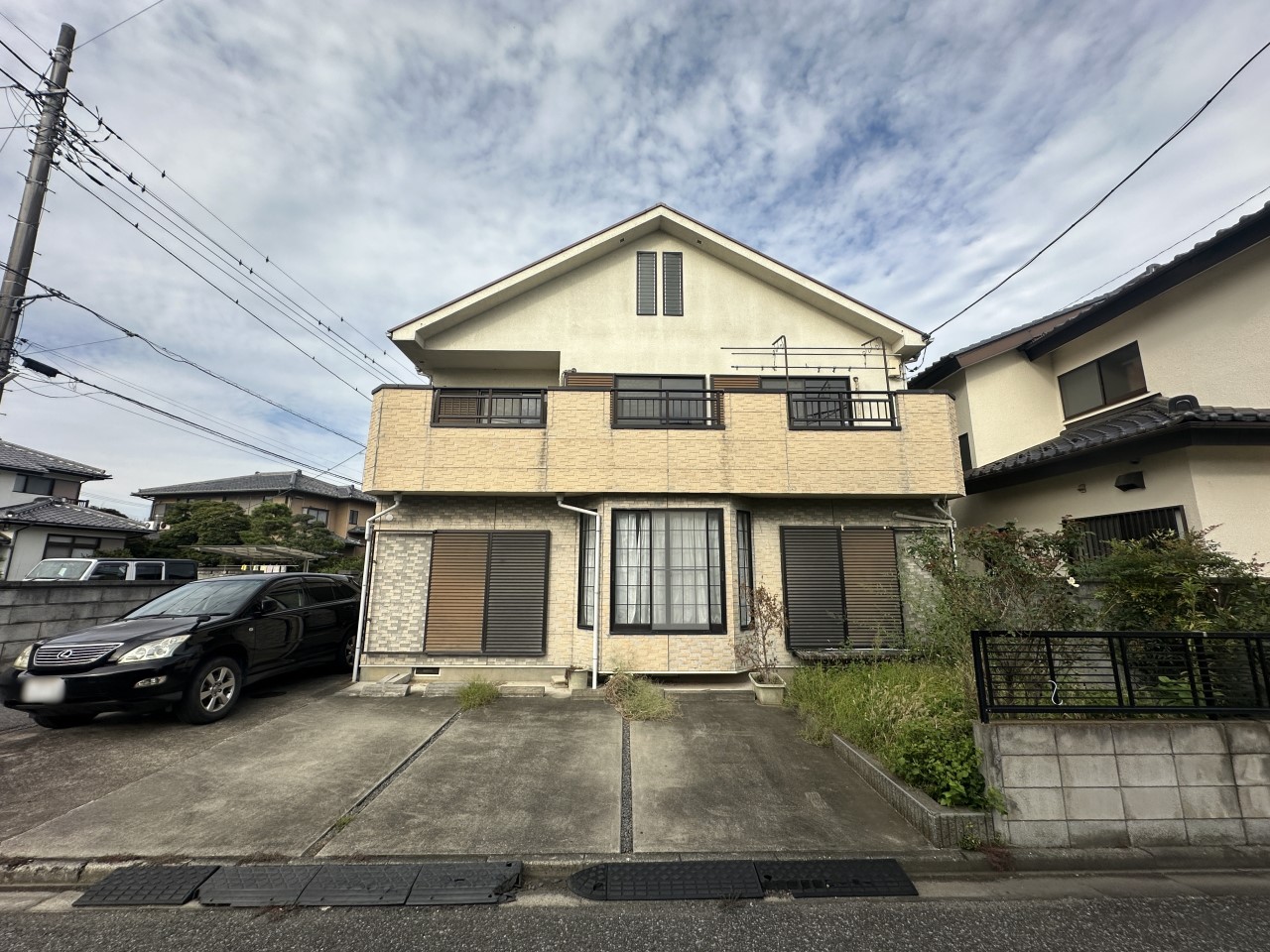 ◆外観|車3-4台分(並列)の駐車スペースを確保しております!