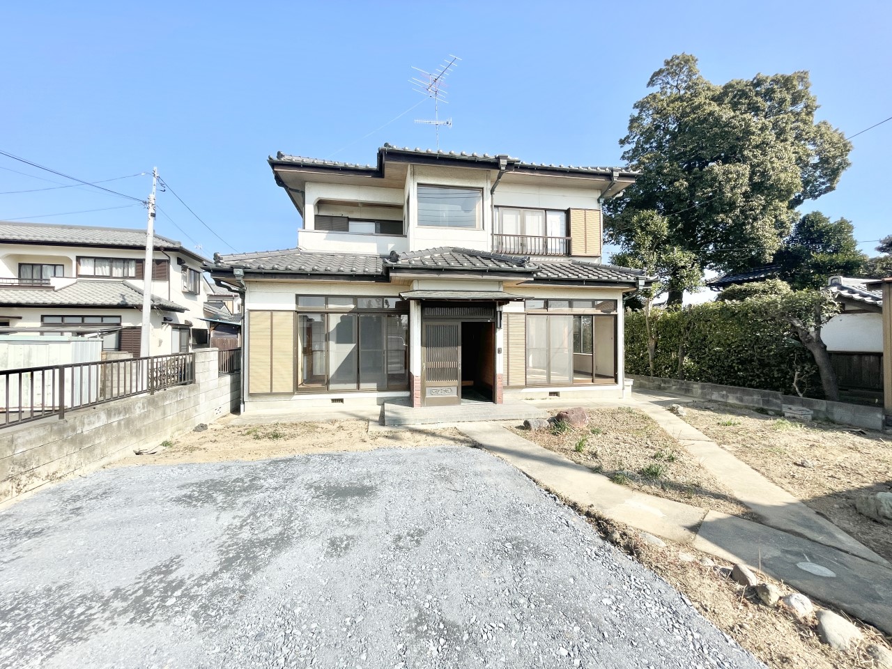 ◆外観(リフォーム中)|リフォーム中でもご案内可能です。樹木伐根しました。