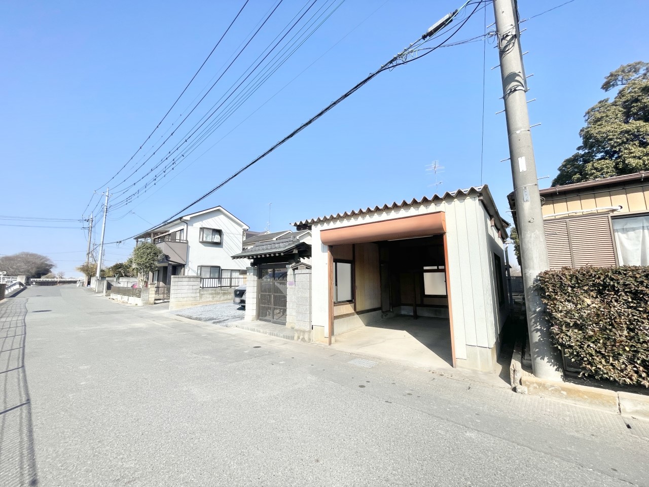 ◆駐車場|車庫付きです。駐車以外にも趣味や日用品の保管場所としても有効活用できます!