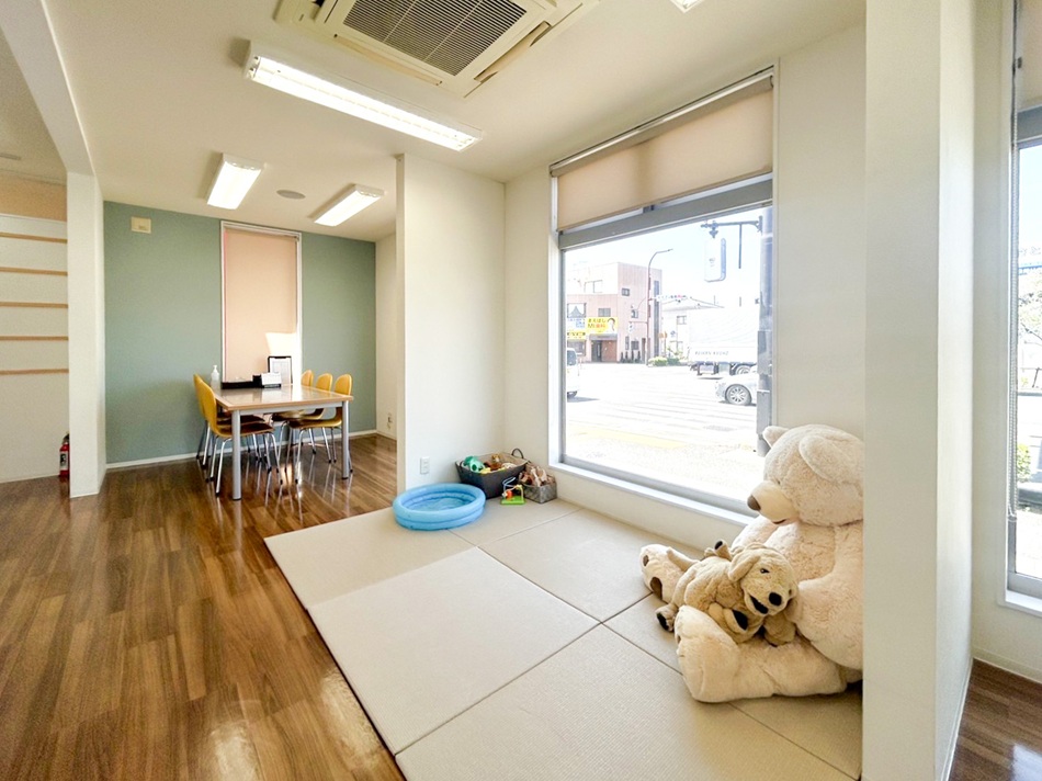 店内は、清潔感を保ちキッズスペースも完備。感染予防対策もしっかり務めています。